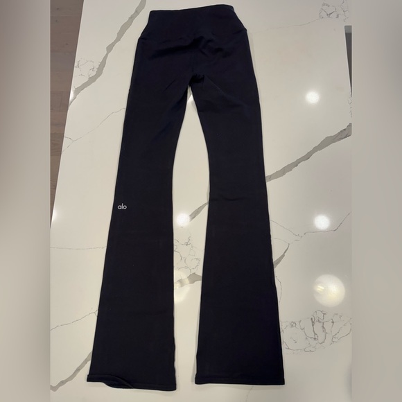 Alo Airbrush High-Waist Flare Leggings - Black - Picture 1 of 2